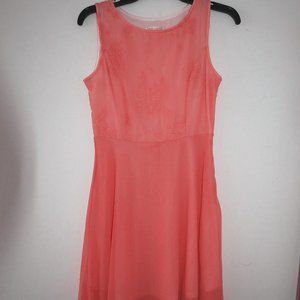 NEW Flowy dress with floral embroidered design